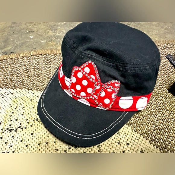 Disney Accessories - DISNEYPARKS Minnie Mouse black hat